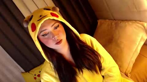 JEN  online show from March 25, 1:28 pm