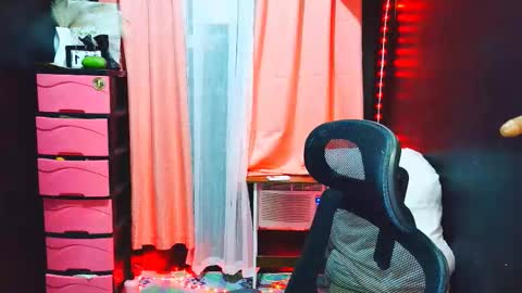 yourdirtygirl_lyla online show from February 2, 7:23 pm