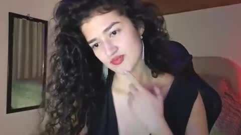 yourdreamgirl2025 online show from May 27, 12:29 am