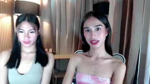 Snapshot of yourdreamgirlgwen chatting on May 5, 7:11 pm GWENI online show from May 5, 7:11 pm