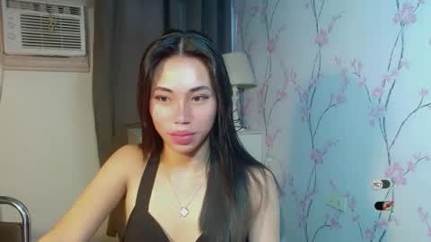 Snapshot of yourdreamgirlgwen chatting on June 11, 6:11 am GWENI online show from June 11, 6:11 am