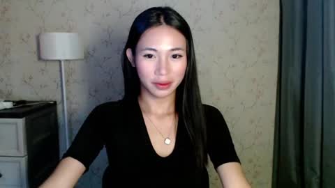 Snapshot of yourdreamgirlgwen chatting on June 19, 7:01 am GWENI online show from June 19, 7:01 am