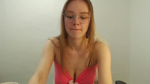 Snapshot of yourdreamray chatting on June 20, 8:55 pm Lana online show from June 20, 8:55 pm