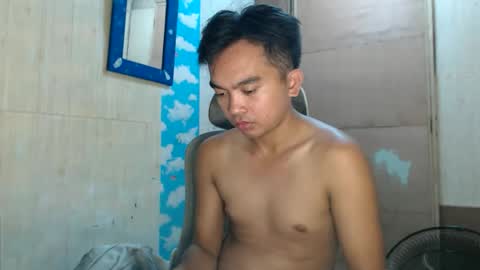 Snapshot of yourfantasyboyjr chatting on April 12, 7:41 pm i am your dream boy JR online show from April 12, 7:41 pm