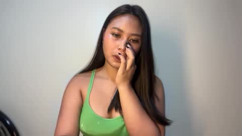 yourfantasyyy_ online show from May 4, 9:33 pm
