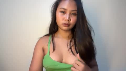 yourfantasyyy_ online show from May 6, 9:36 am