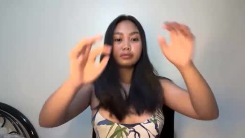 yourfantasyyy_ online show from May 19, 8:09 am