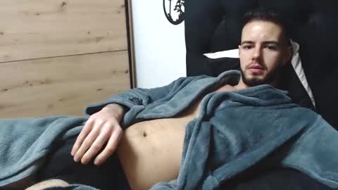 Snapshot of yourfavoritetallboy chatting on February 17, 10:27 pm yourfavoritetallboy online show from February 17, 10:27 pm