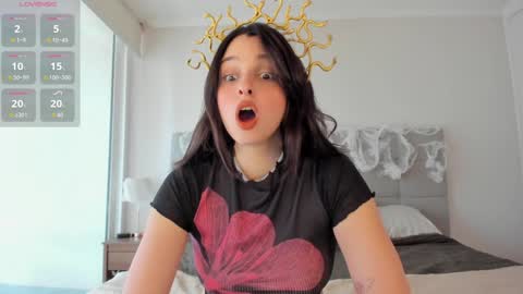 Snapshot of yourfreakygirl chatting on October 31, 2:40 pm Helena online show from October 31, 2:40 pm