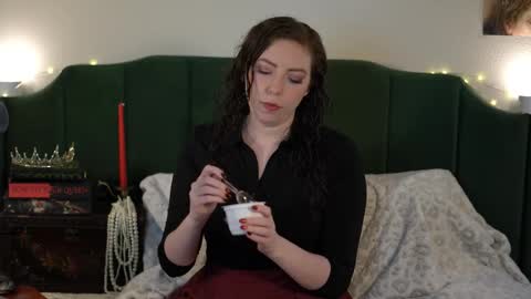 Sarlei Sar-uh-lie online show from November 2, 12:02 am