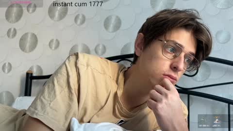 Snapshot of yourhotchristian chatting on December 9, 7:28 am Chris online show from December 9, 7:28 am