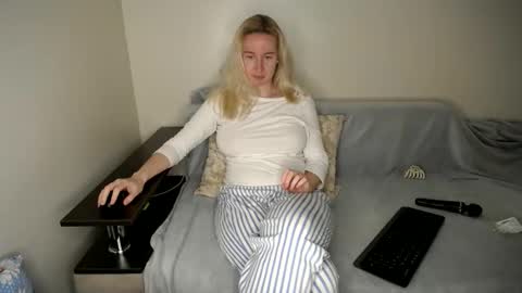 Iamyourdream online show from May 12, 3:42 pm