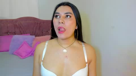 EMELY online show from May 10, 8:03 pm