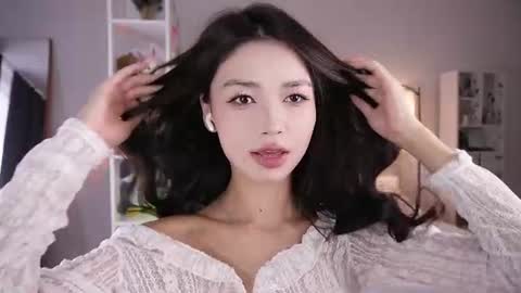 yourlittlesunrise_ online show from July 17, 5:36 am