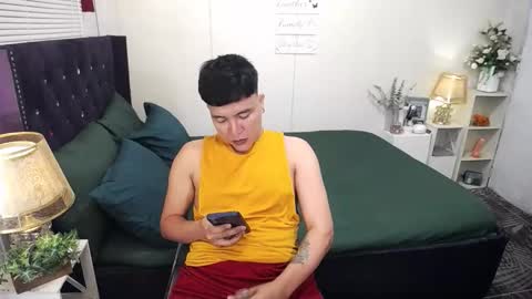 Snapshot of yourlivingonurdream chatting on September 30, 12:59 am --               online show from September 30, 12:59 am