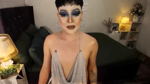 Snapshot of yourlivingonurdream chatting on October 5, 2:10 am --               online show from October 5, 2:10 am