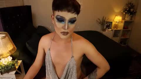 Snapshot of yourlivingonurdream chatting on October 9, 8:12 am --               online show from October 9, 8:12 am