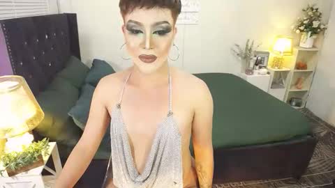 Snapshot of yourlivingonurdream chatting on October 14, 6:36 am --               online show from October 14, 6:36 am