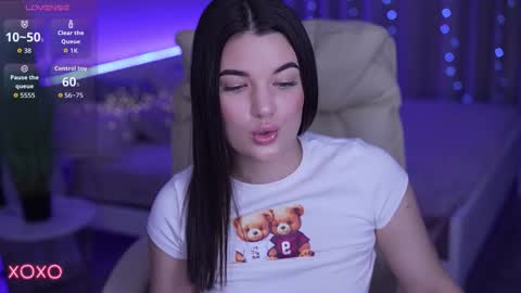 L O L A online show from November 20, 10:31 pm