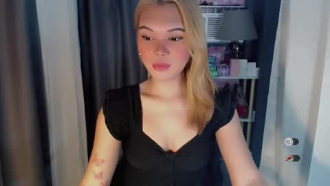Snapshot of yourlovekylie chatting on April 16, 3:29 am KYLIE MORE online show from April 16, 3:29 am