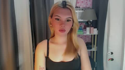 Snapshot of yourlovekylie chatting on May 12, 8:22 am KYLIE MORE online show from May 12, 8:22 am
