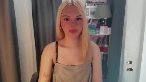 Snapshot of yourlovekylie chatting on May 30, 6:43 am KYLIE MORE online show from May 30, 6:43 am