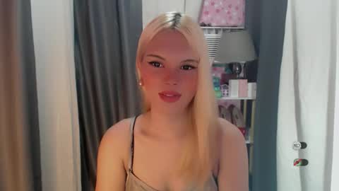 Snapshot of yourlovekylie chatting on June 7, 6:39 am KYLIE MORE online show from June 7, 6:39 am