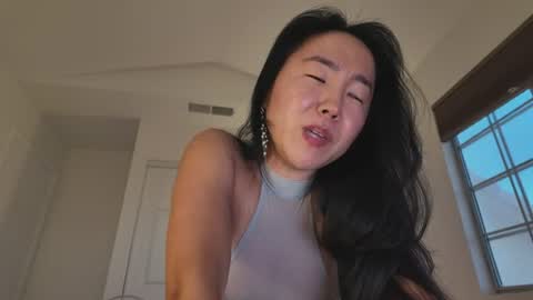 Snapshot of yourlovelykgirlfriend chatting on June 11, 2:53 am J i w o n online show from June 11, 2:53 am