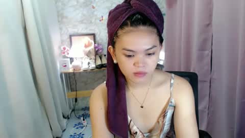 Snapshot of yourlovelytranspinay chatting on February 12, 2:28 am your lovely Dina online show from February 12, 2:28 am