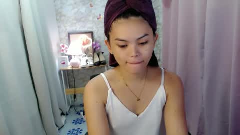 Snapshot of yourlovelytranspinay chatting on February 16, 1:35 am your lovely Dina online show from February 16, 1:35 am