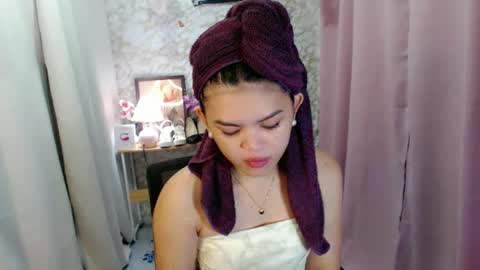 Snapshot of yourlovelytranspinay chatting on February 25, 2:21 am your lovely Dina online show from February 25, 2:21 am