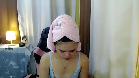 Snapshot of yourlovelytranspinay chatting on March 9, 1:42 am your lovely Dina online show from March 9, 1:42 am