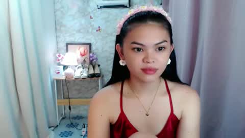 Snapshot of yourlovelytranspinay chatting on March 14, 2:28 am your lovely Dina online show from March 14, 2:28 am