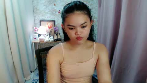 Snapshot of yourlovelytranspinay chatting on April 5, 1:47 am your lovely Dina online show from April 5, 1:47 am