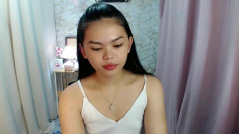 Snapshot of yourlovelytranspinay chatting on April 13, 1:44 am your lovely Dina online show from April 13, 1:44 am