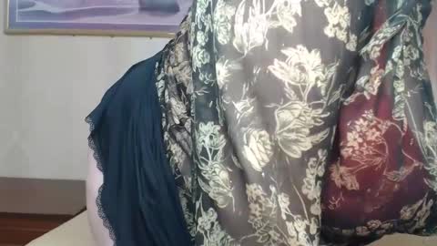 lANA online show from October 14, 4:41 pm