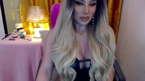 Adriana Maxwell online show from June 7, 3:27 pm