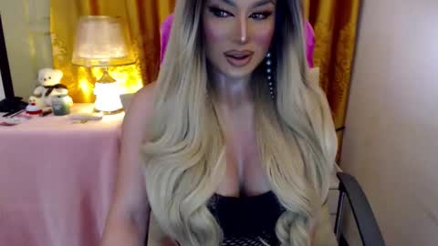 Adriana Maxwell online show from June 8, 3:34 pm