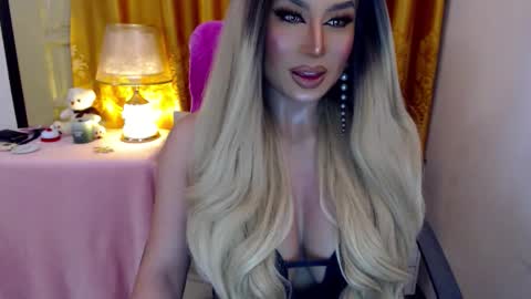 Adriana Maxwell online show from June 9, 5:46 pm