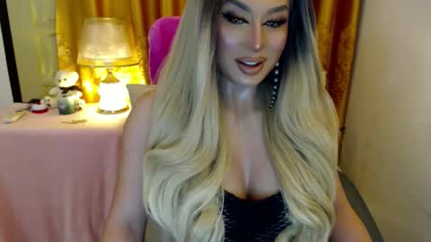 Adriana Maxwell online show from June 10, 6:51 pm