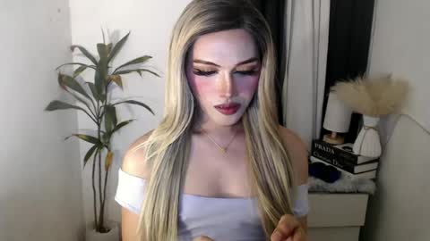 TIFFANY SUCKING QUEEN online show from June 11, 9:13 pm