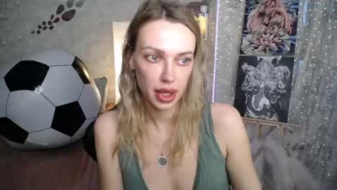 Snapshot of yournickyadamidi chatting on June 13, 4:27 pm Nicky online show from June 13, 4:27 pm