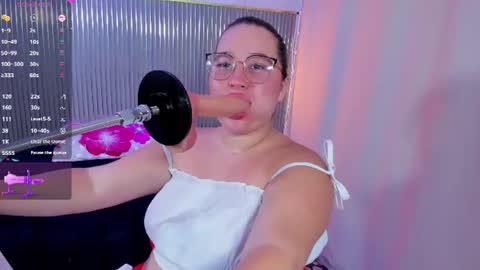 Snapshot of yourpretty_chloe chatting on July 18, 3:22 am CHLOE online show from July 18, 3:22 am