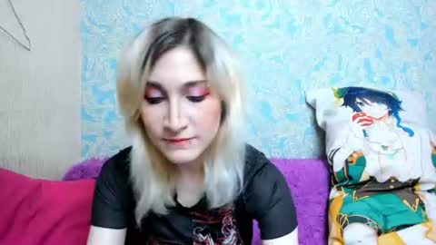 yourr_robin online show from July 30, 12:37 pm
