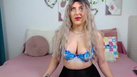 yours_goddess online show from October 3, 9:28 am