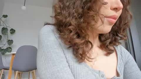 Snapshot of yours_meyy chatting on July 19, 8:51 am youre meyy online show from July 19, 8:51 am