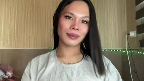 Snapshot of yourseductive_jem chatting on June 13, 6:33 am yourseductive_jem online show from June 13, 6:33 am