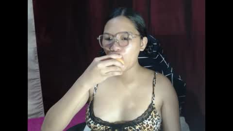 Snapshot of yoursexy_reb chatting on March 8, 2:04 am yoursexy_reb online show from March 8, 2:04 am