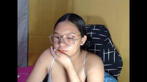 Snapshot of yoursexy_reb chatting on March 18, 2:58 am yoursexy_reb online show from March 18, 2:58 am