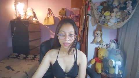 Snapshot of yourshy_cess chatting on April 25, 12:35 am Cess online show from April 25, 12:35 am